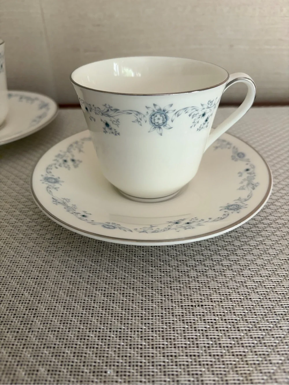 Share Royal Doulton Angelique H4997 - Tea Cup & Saucer Set, Fine Bone China, set